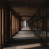 地球在线编辑部内容审校周岚在核对影像年份标注的工作场景，桌面上摊开地图与笔记本，画面安静